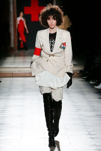 Look 13